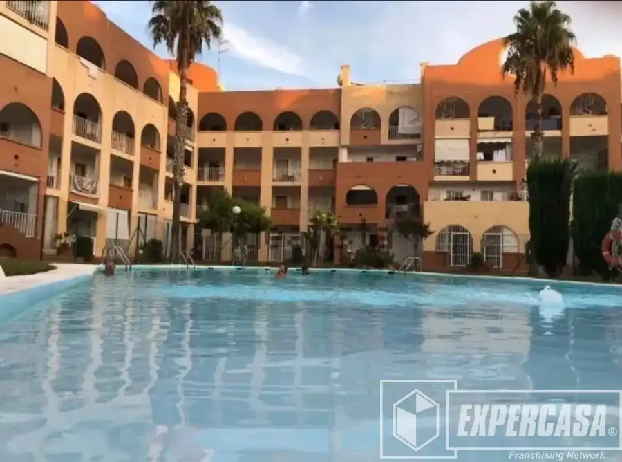 Piscina de Apartament de lloguer en Santa Eulària des Riu amb Aire condicionat i Terrassa