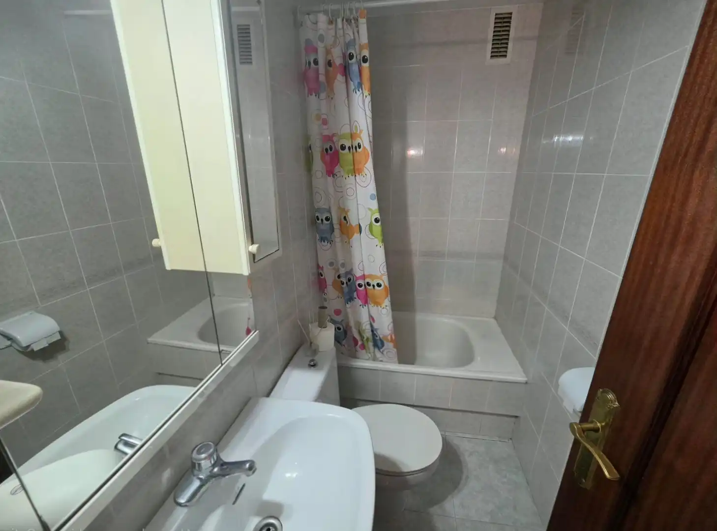 Badezimmer von Wohnung zum Verkauf in Vilanova i la Geltrú mit Heizung, Terrasse und Ofen