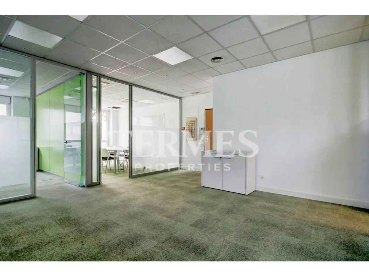 Office for sale in Barcelona  with Air Conditioner, Heating and Alarm