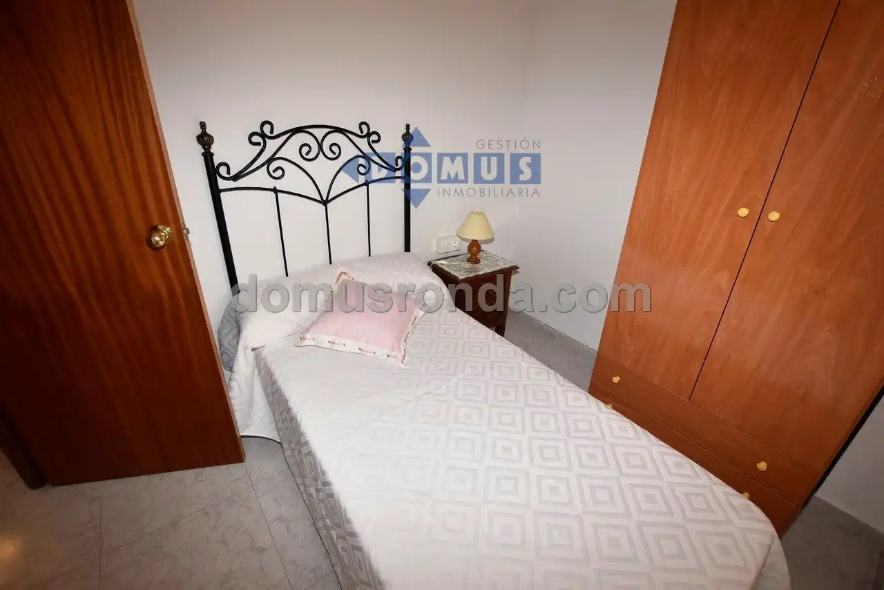 Habitación de Piso en venta en Ronda con Trastero, Amueblado y Lavadora