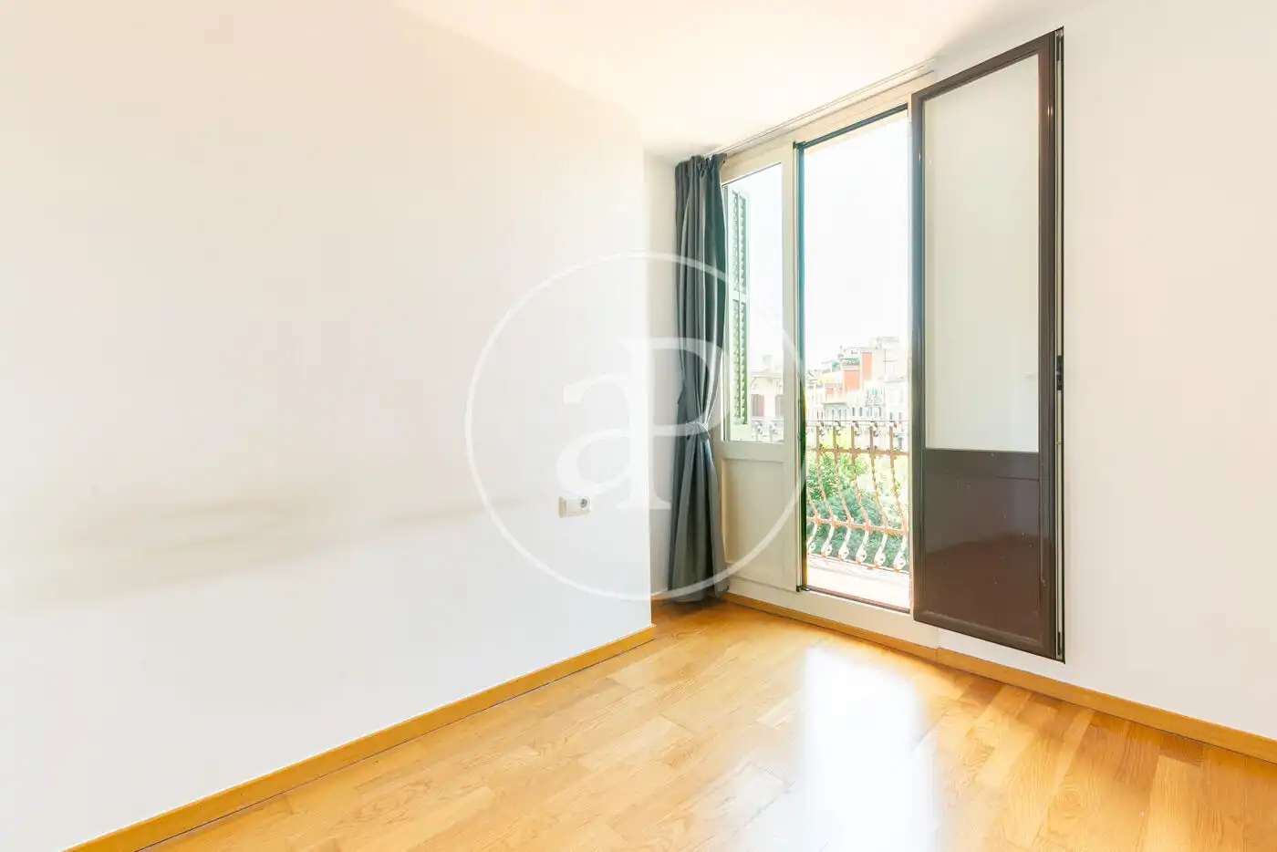 Schlafzimmer von Dachboden zum Verkauf in Barcelona mit Klimaanlage, Heizung und Terrasse