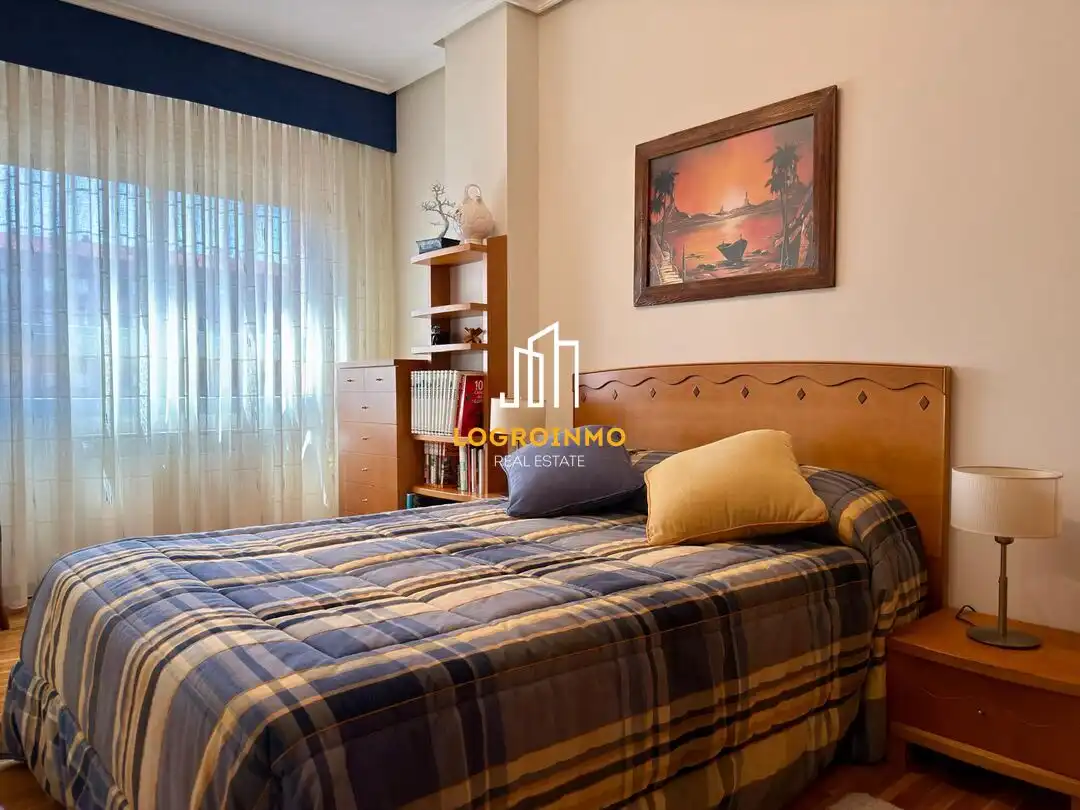 Bedroom of Flat for sale in  Logroño  with Heating, Storage room and Swimming Pool