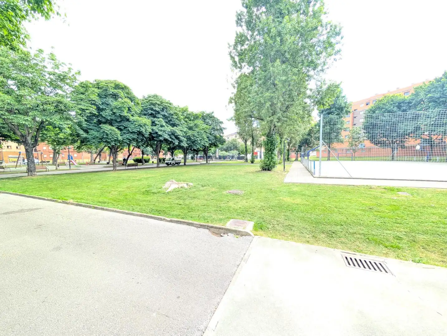 Vista exterior de Pis en venda en Oviedo  amb Calefacció i Terrassa