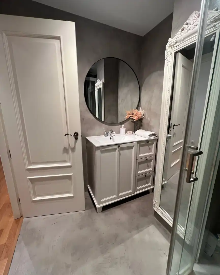 Baño de Piso en venta en  Logroño con Aire acondicionado, Calefacción y Jardín privado