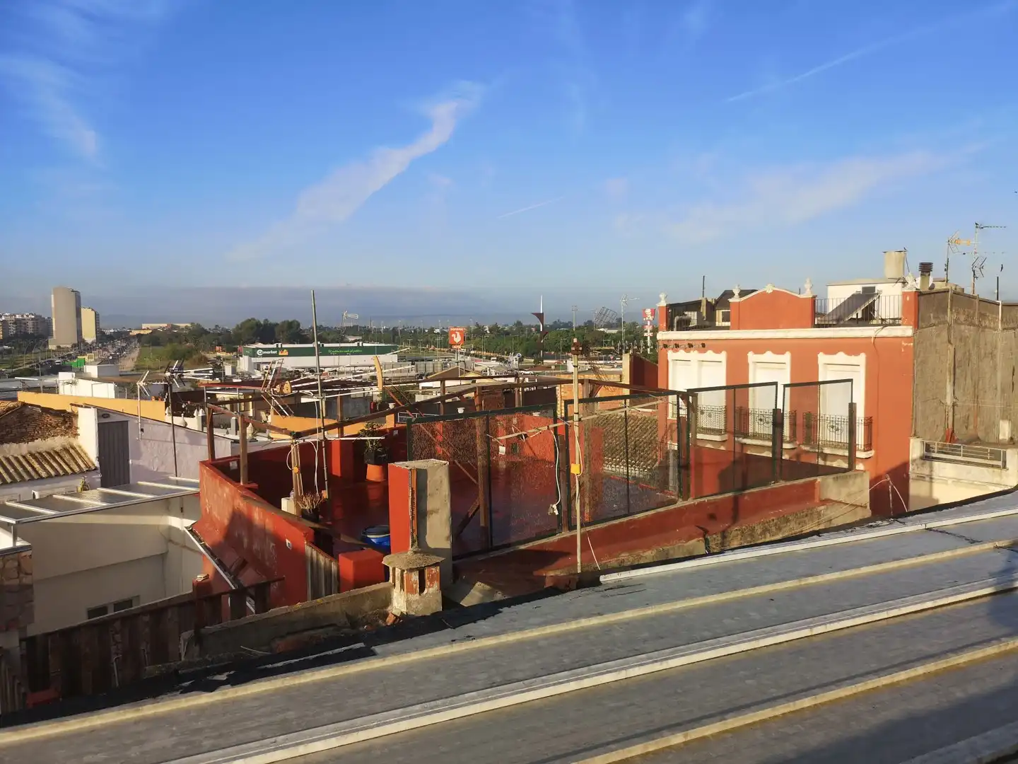 Vista exterior de Casa adosada en venda en Alzira amb Terrassa, Traster i Moblat