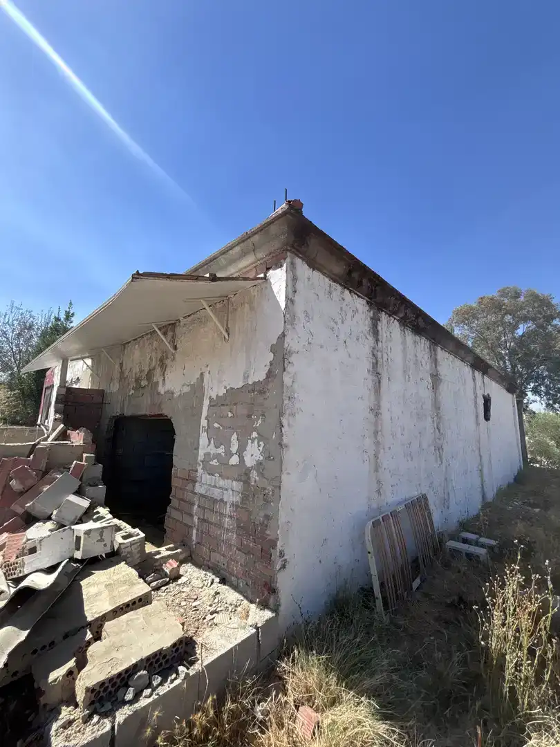 Vista exterior de Casa o xalet en venda en Sanlúcar la Mayor amb Piscina