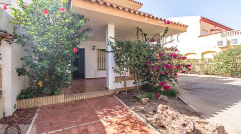 Casa con Piscina a Pocos Minutos de la Playa