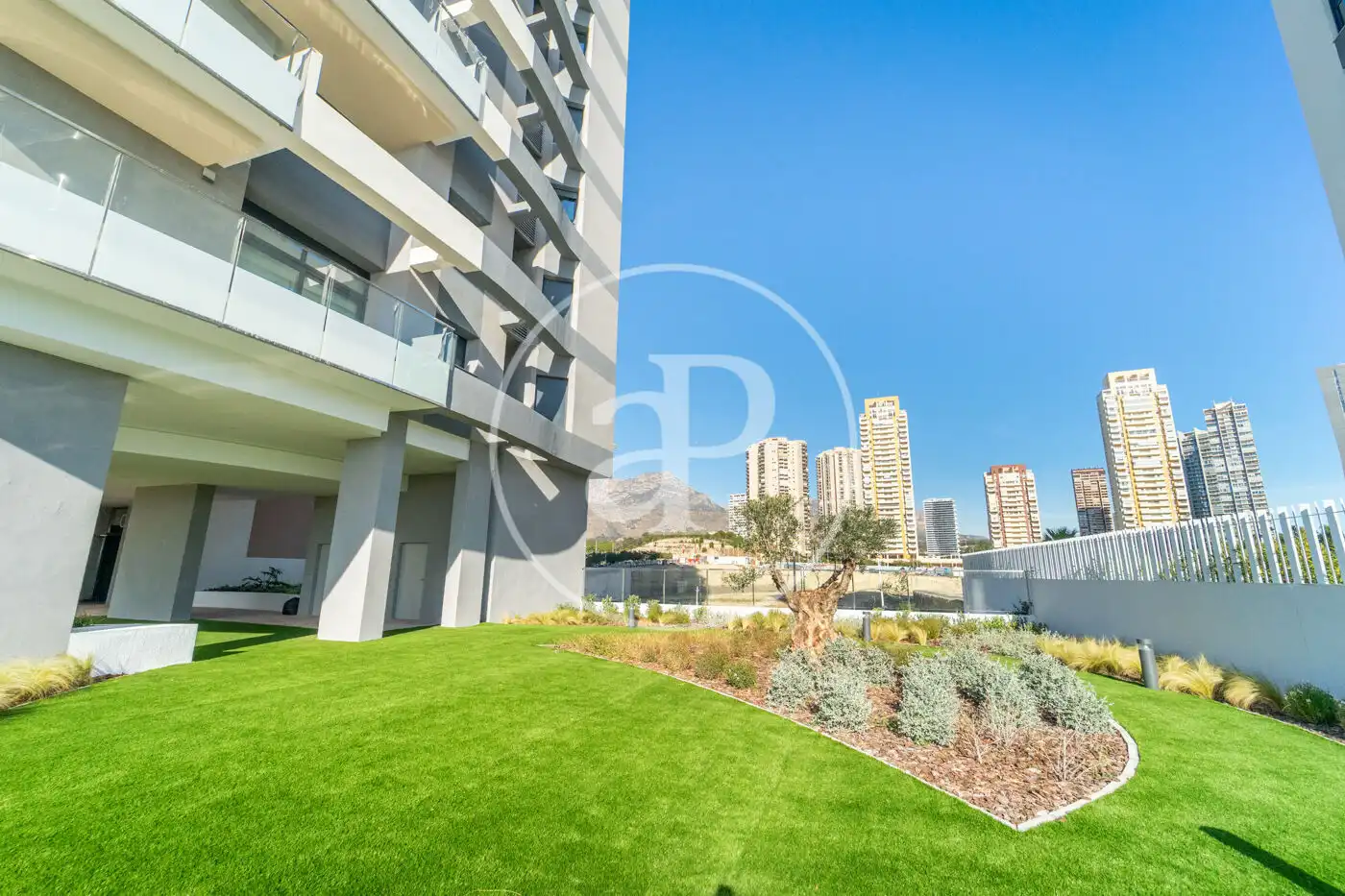 Vista exterior de Piso en venta en Benidorm con Aire acondicionado, Calefacción y Jardín privado
