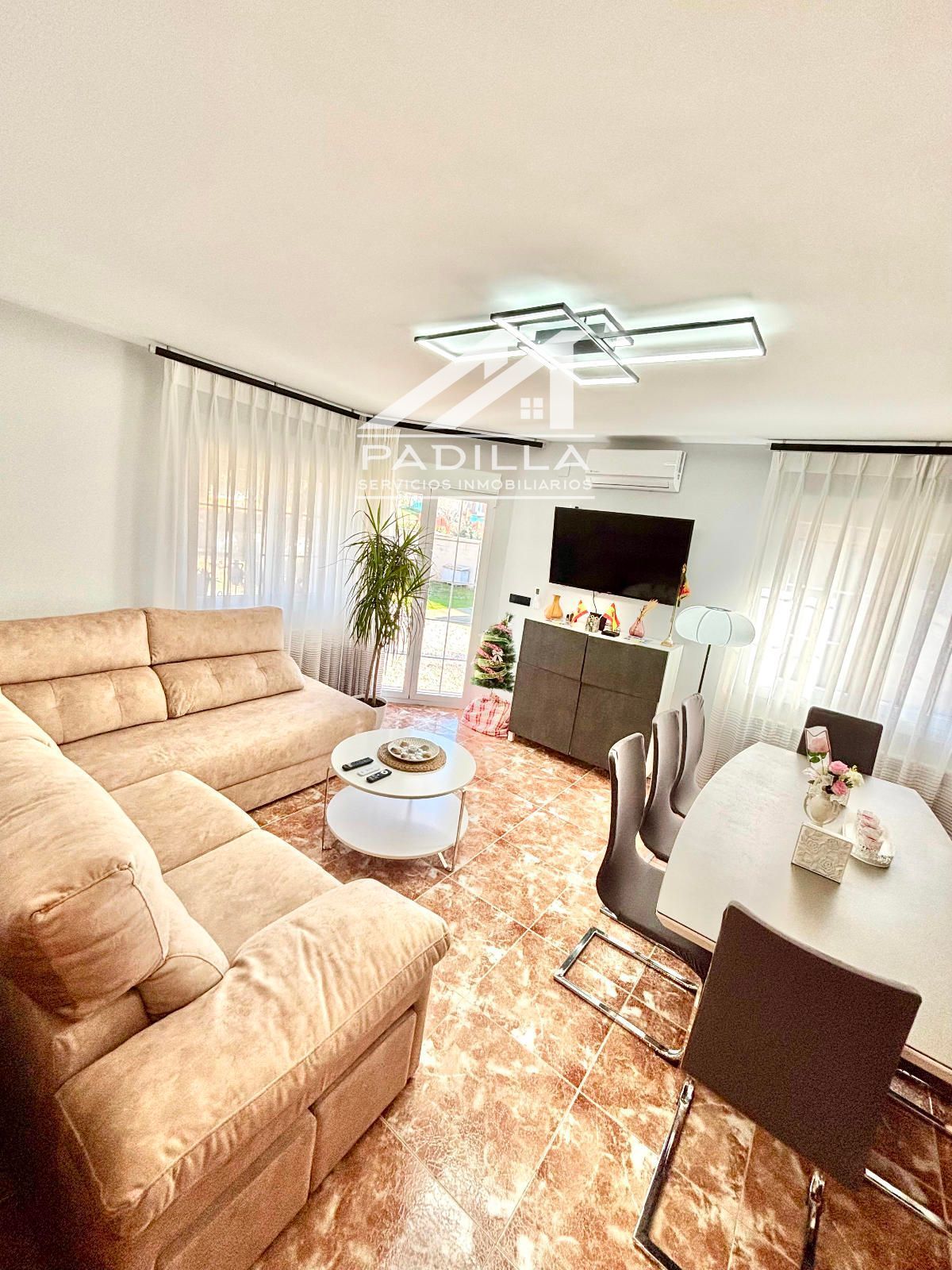 Living room of House or chalet for sale in Casarrubios del Monte  with Air Conditioner, Heating and Oven