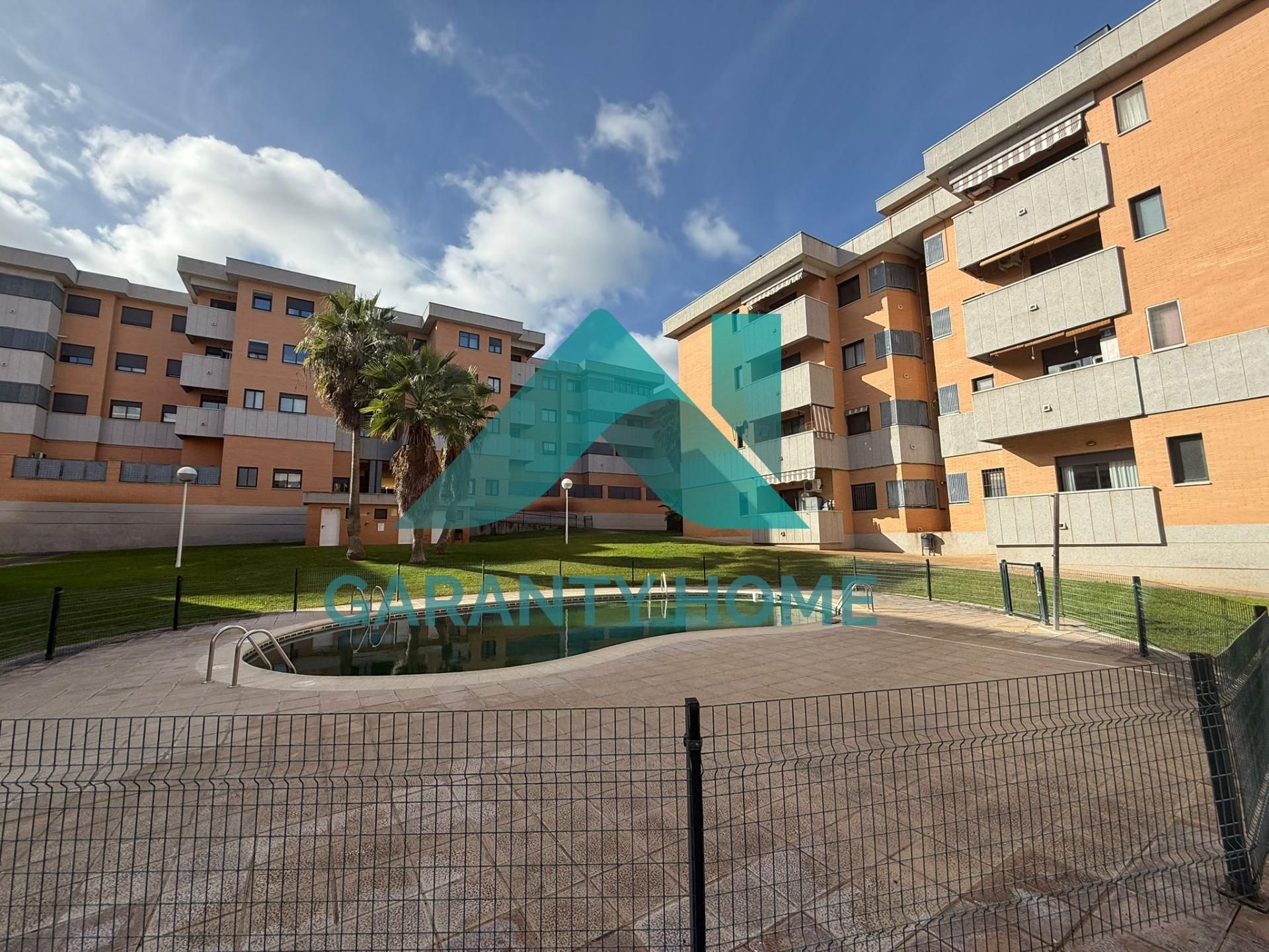 Vista exterior de Apartament en venda en Cáceres Capital amb Aire condicionat, Calefacció i Terrassa