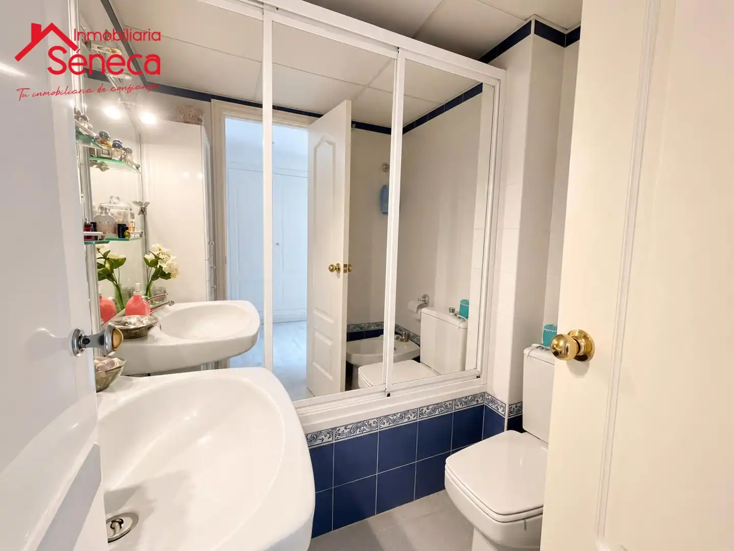 Bathroom of Flat for sale in Córdoba  with Air Conditioner, Heating and Swimming Pool