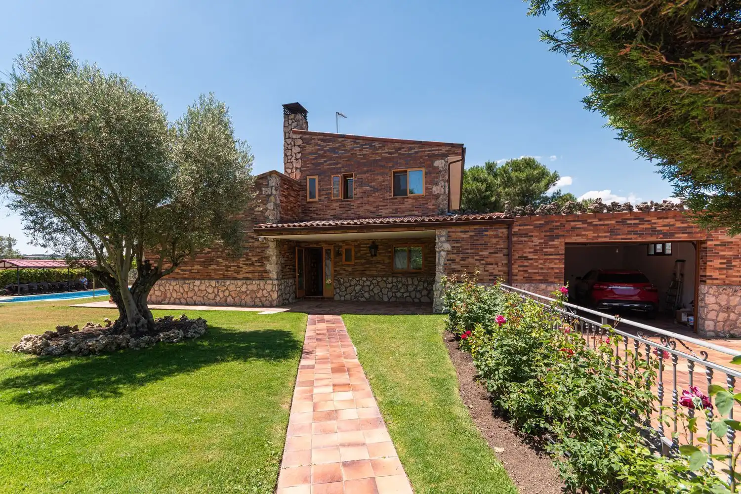 Vista exterior de Casa o xalet en venda en Tres Cantos amb Calefacció i Traster
