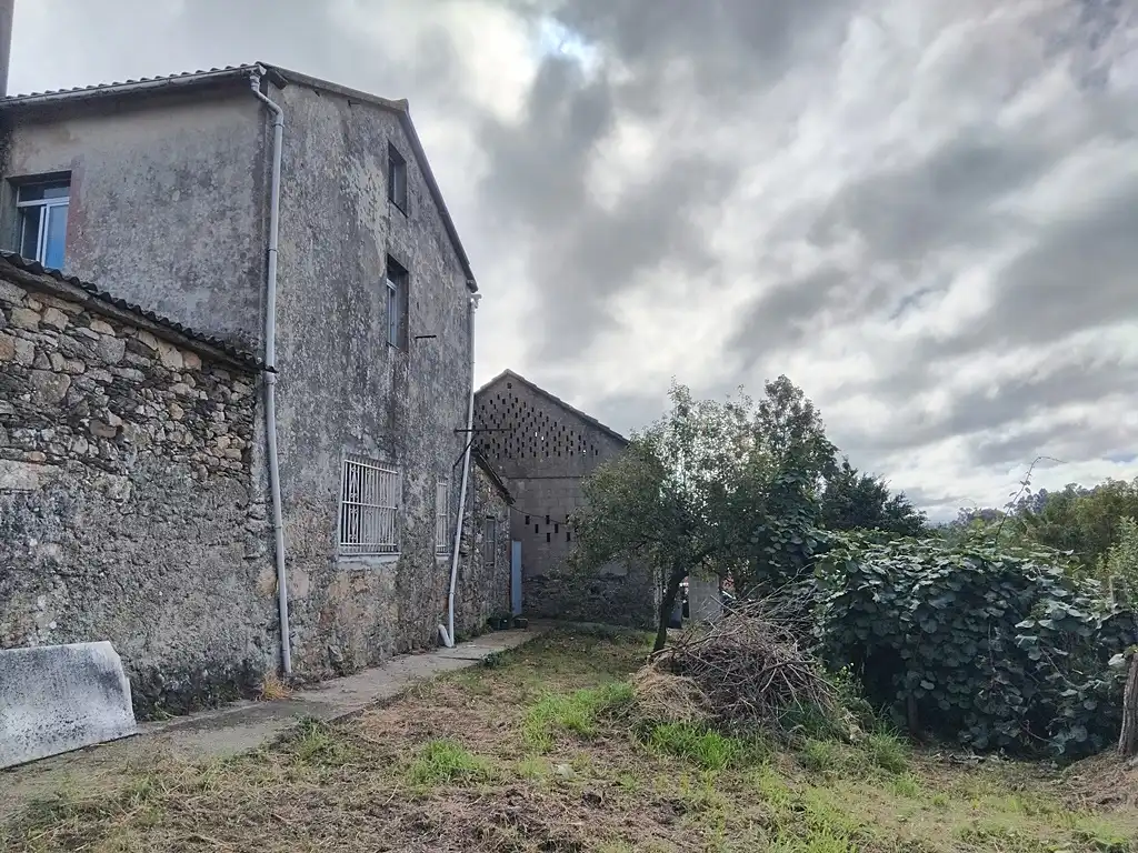 Vista exterior de Casa adosada en venta en Paderne con Calefacción, Jardín privado y Horno