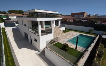 Vista exterior de Casa o xalet en venda en Vidreres amb Aire condicionat, Calefacció i Piscina