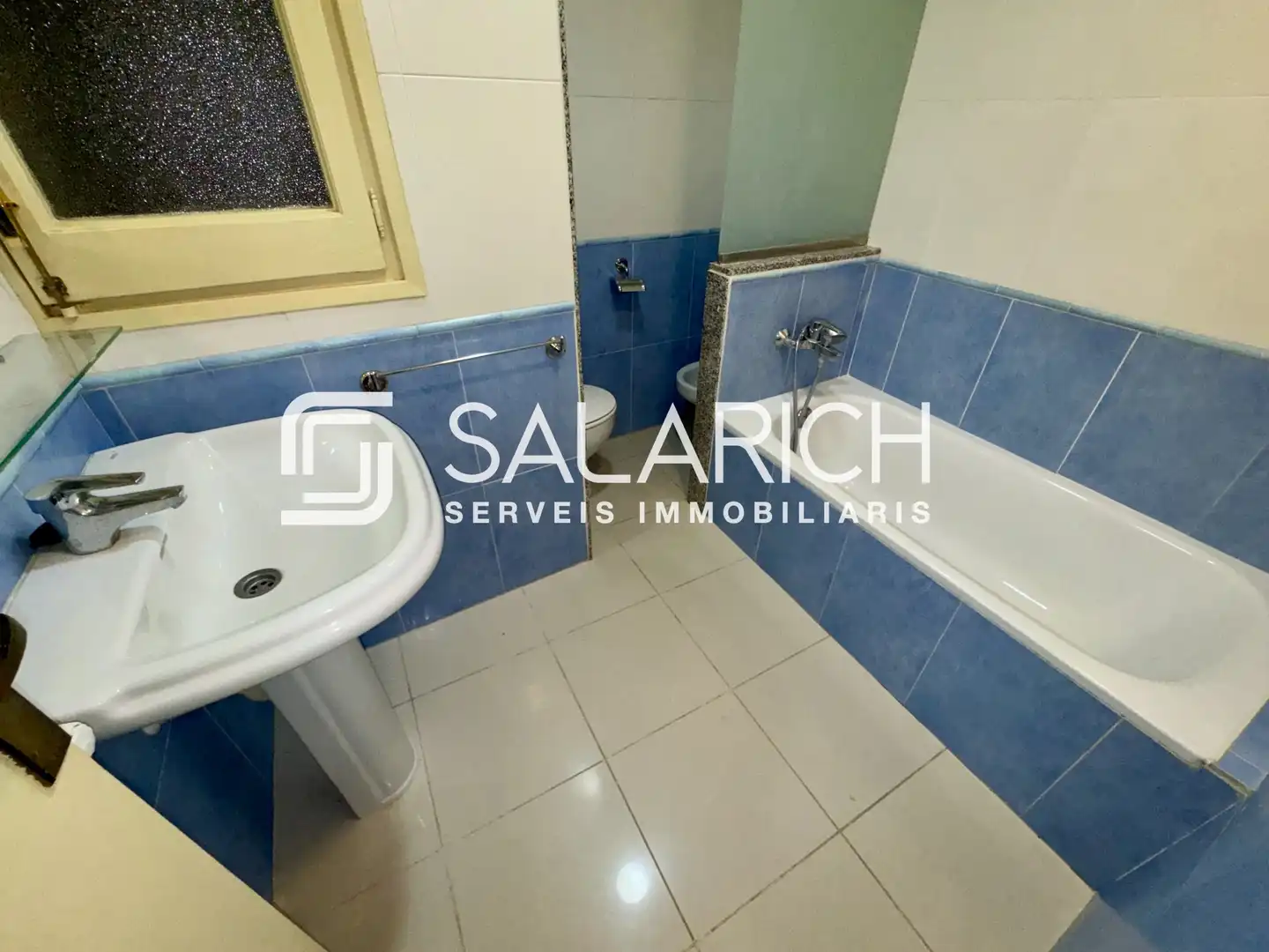 Bathroom of Flat for sale in Barcelona  with Heating