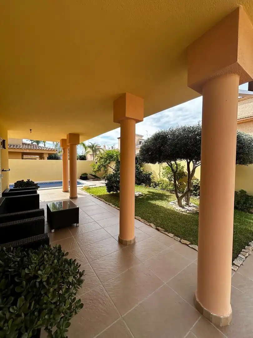 Chalet con piscina en venta en Rincón de Loix, imagen 2