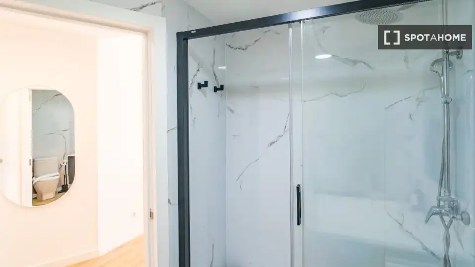 Baño de Estudio para compartir en Torremolinos con Aire acondicionado, Terraza y Amueblado