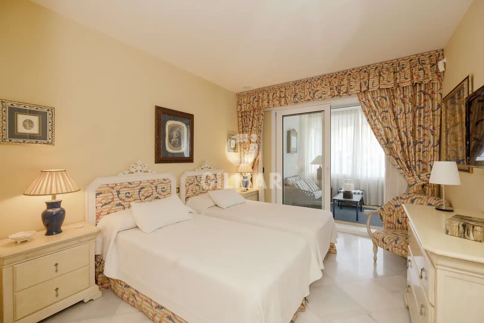 Habitación de Apartamento en venta en Marbella con Calefacción, Jardín privado y Trastero