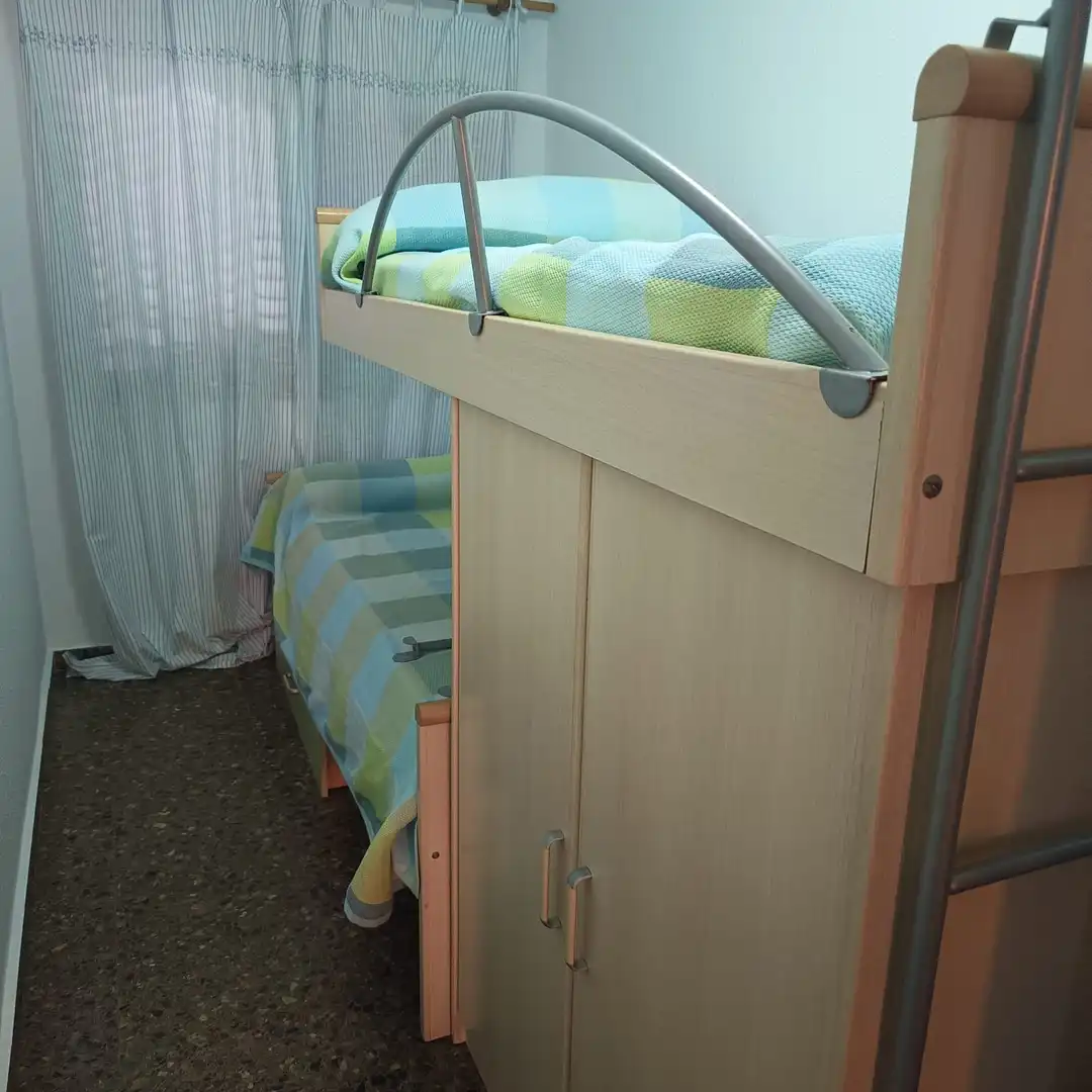 Habitación de Apartamento de alquiler en La Pobla de Farnals con Aire acondicionado, Calefacción y Jardín privado