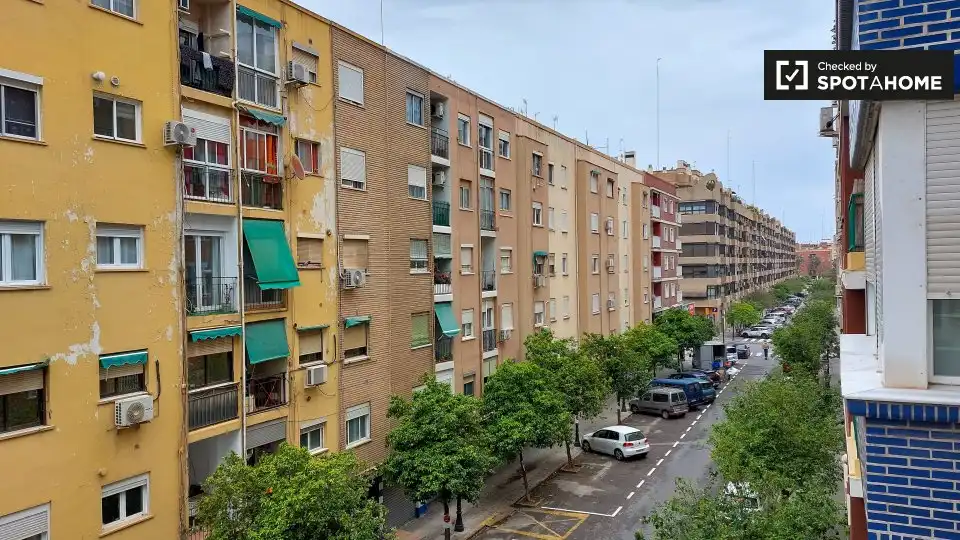 Habitació a Penya - Roja - Avda. Francia