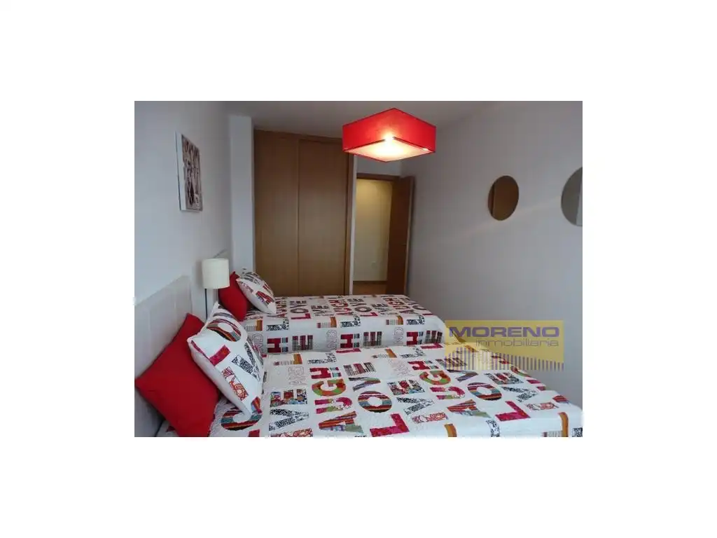 Schlafzimmer von Wohnung zum Verkauf in Sarria mit Fernseher