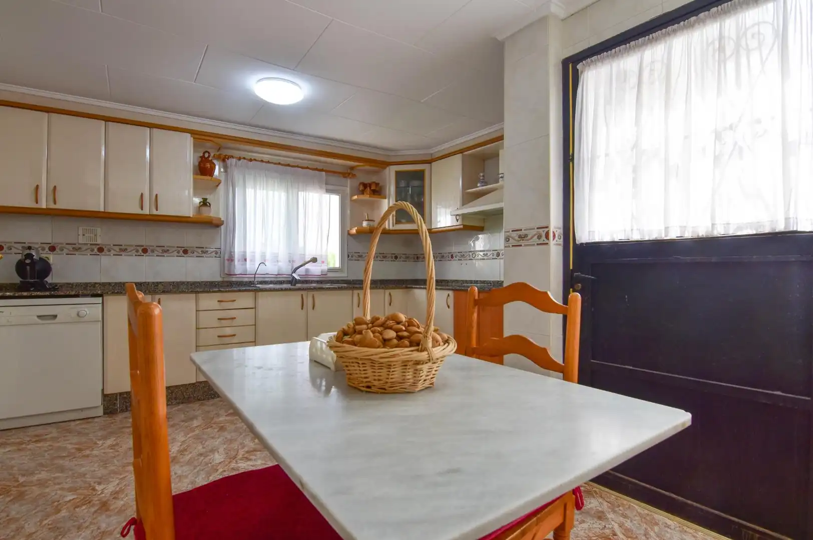 Cocina de Casa o chalet en venta en Montserrat con Aire acondicionado, Calefacción y Jardín privado