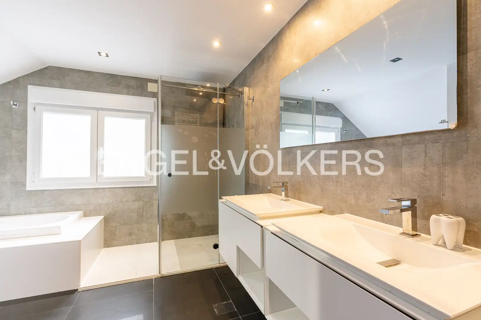 Baño de Casa o chalet de alquiler en La Moraleja con Aire acondicionado, Calefacción y Jardín privado