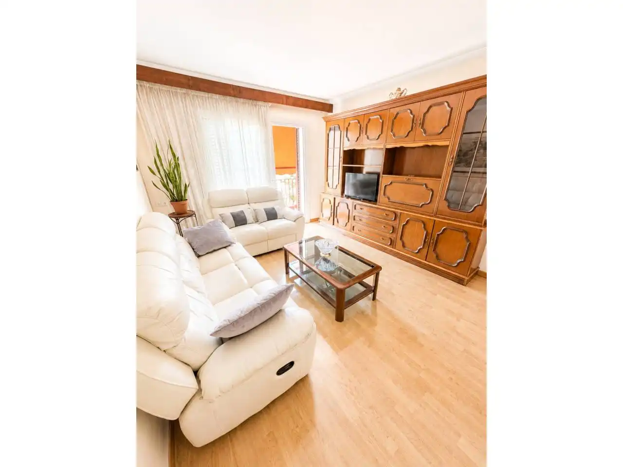 Sala de estar de Piso en venta en Girona con Calefacción, Parquet y Trastero
