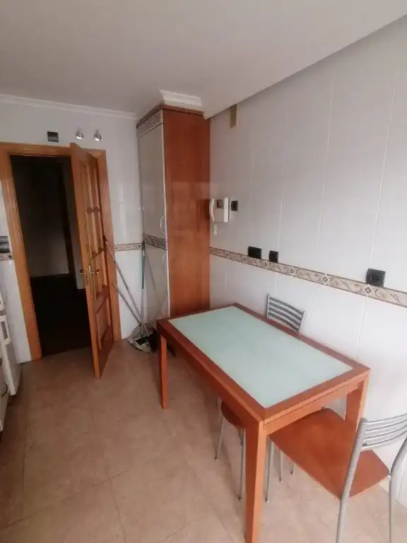 Cuina de Pis en venda en Gijón  amb Calefacció, Parquet i Terrassa