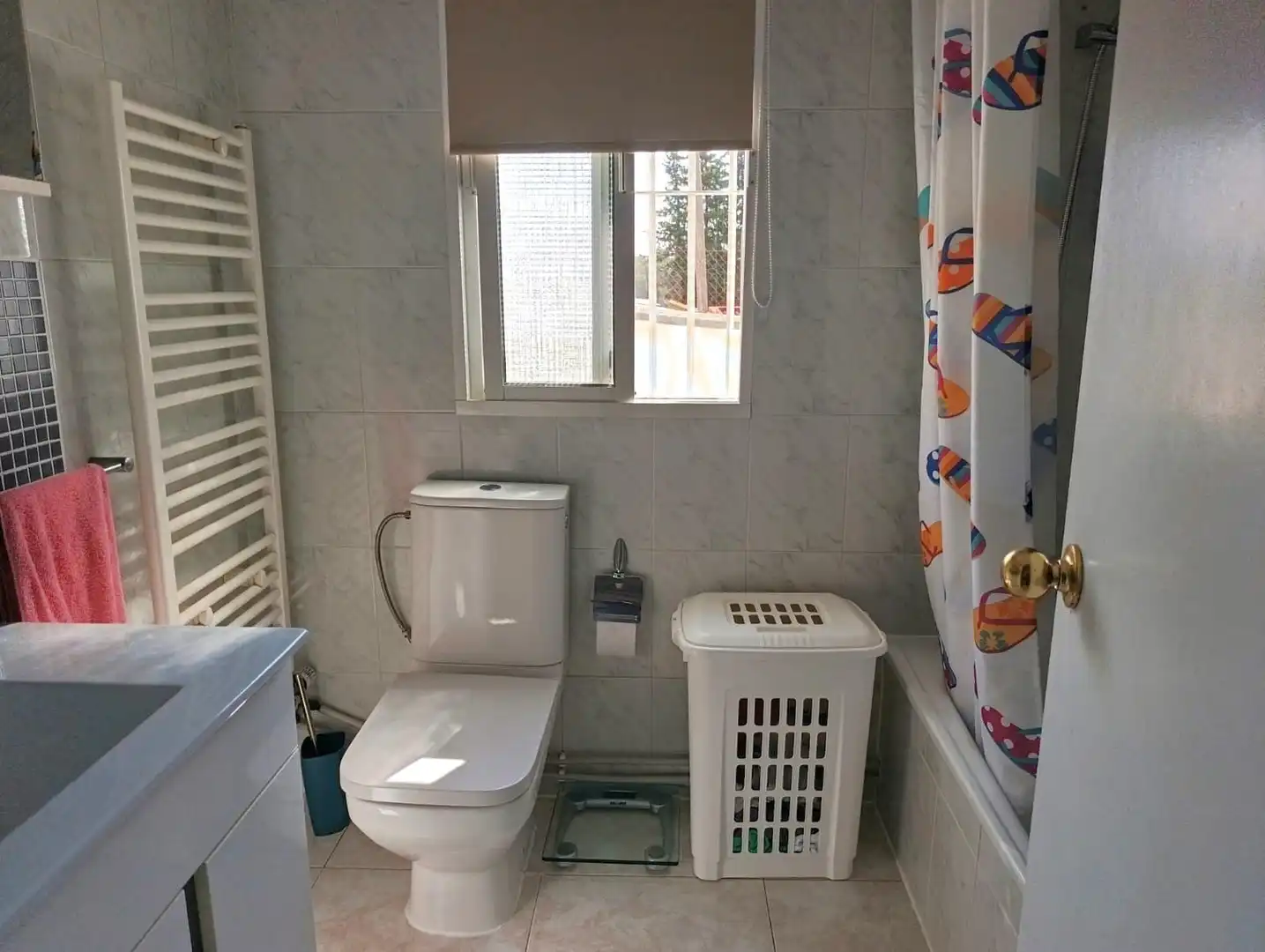 Bathroom of Houses for sale in Chiclana de la Frontera  with Air Conditioner, Heating and Private garden