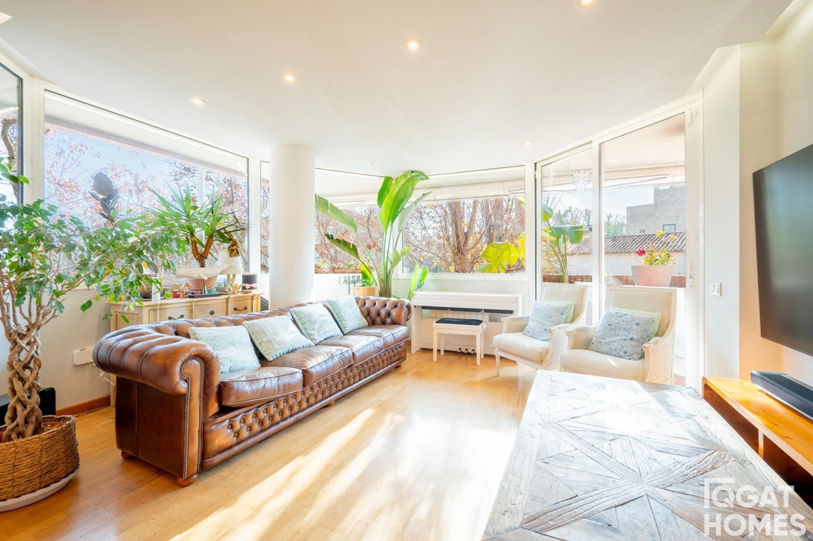 Living room of Flat for sale in Sant Cugat del Vallès  with Air Conditioner, Heating and Terrace