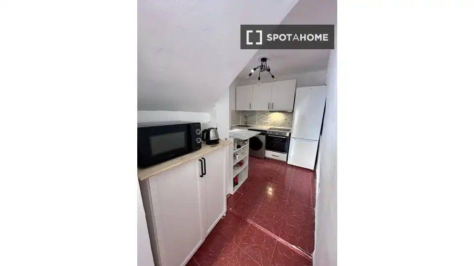 Cuina de Apartament per a compartir en Cártama amb Aire condicionat, Terrassa i Moblat