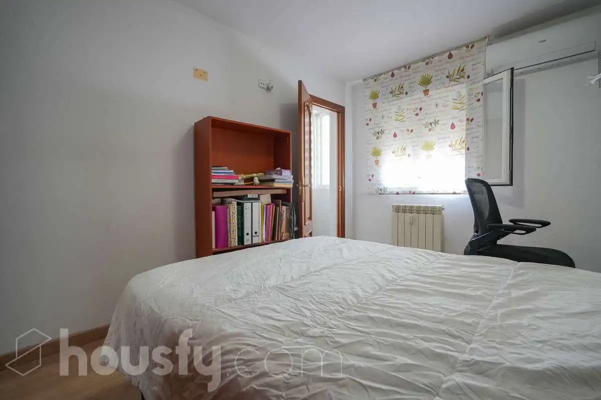 Bedroom of Flat for sale in Madrid  with Air Conditioner, Heating and Storage room