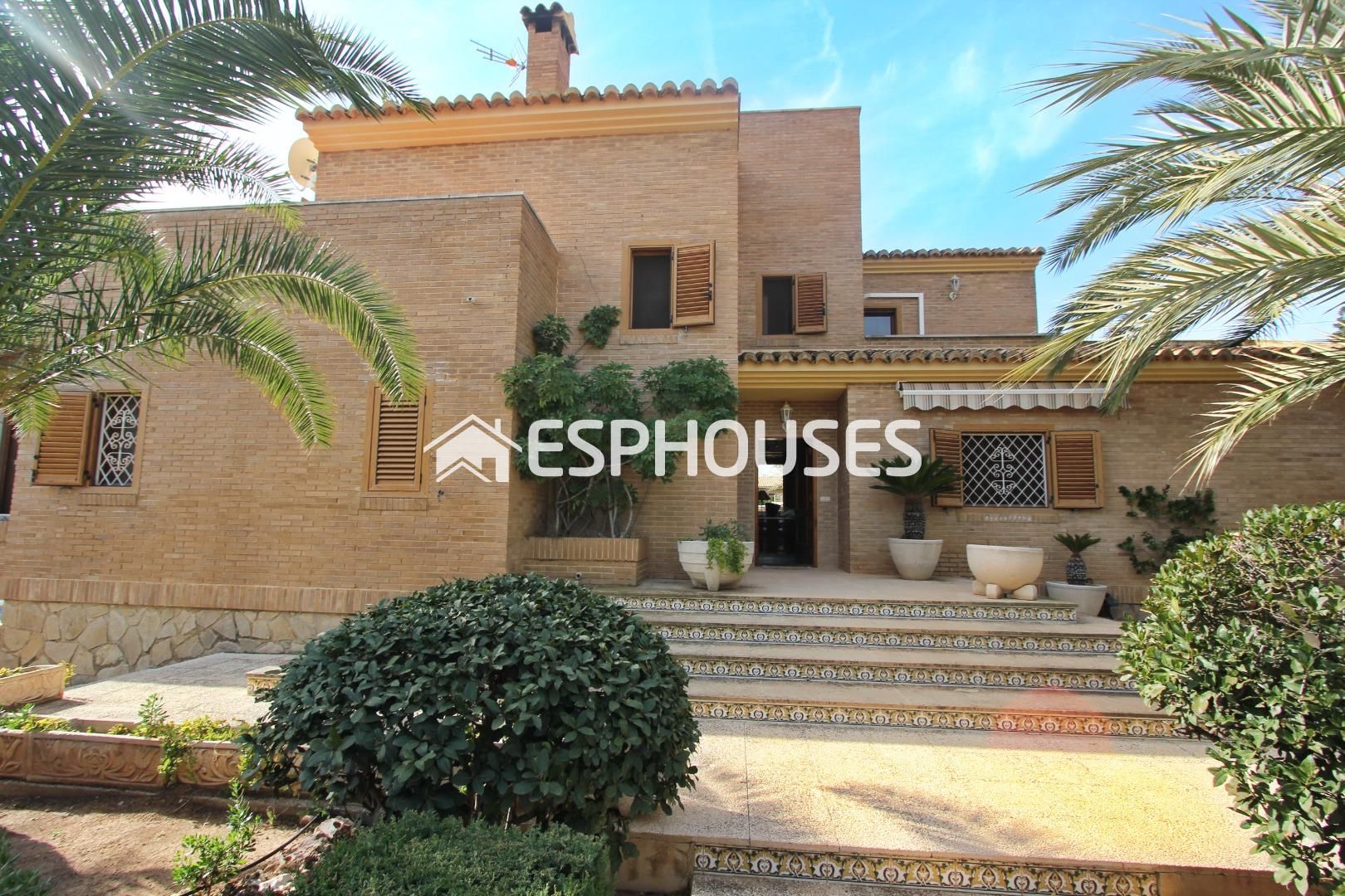 Vista exterior de Casa o xalet en venda en La Nucia amb Aire condicionat, Calefacció i Traster