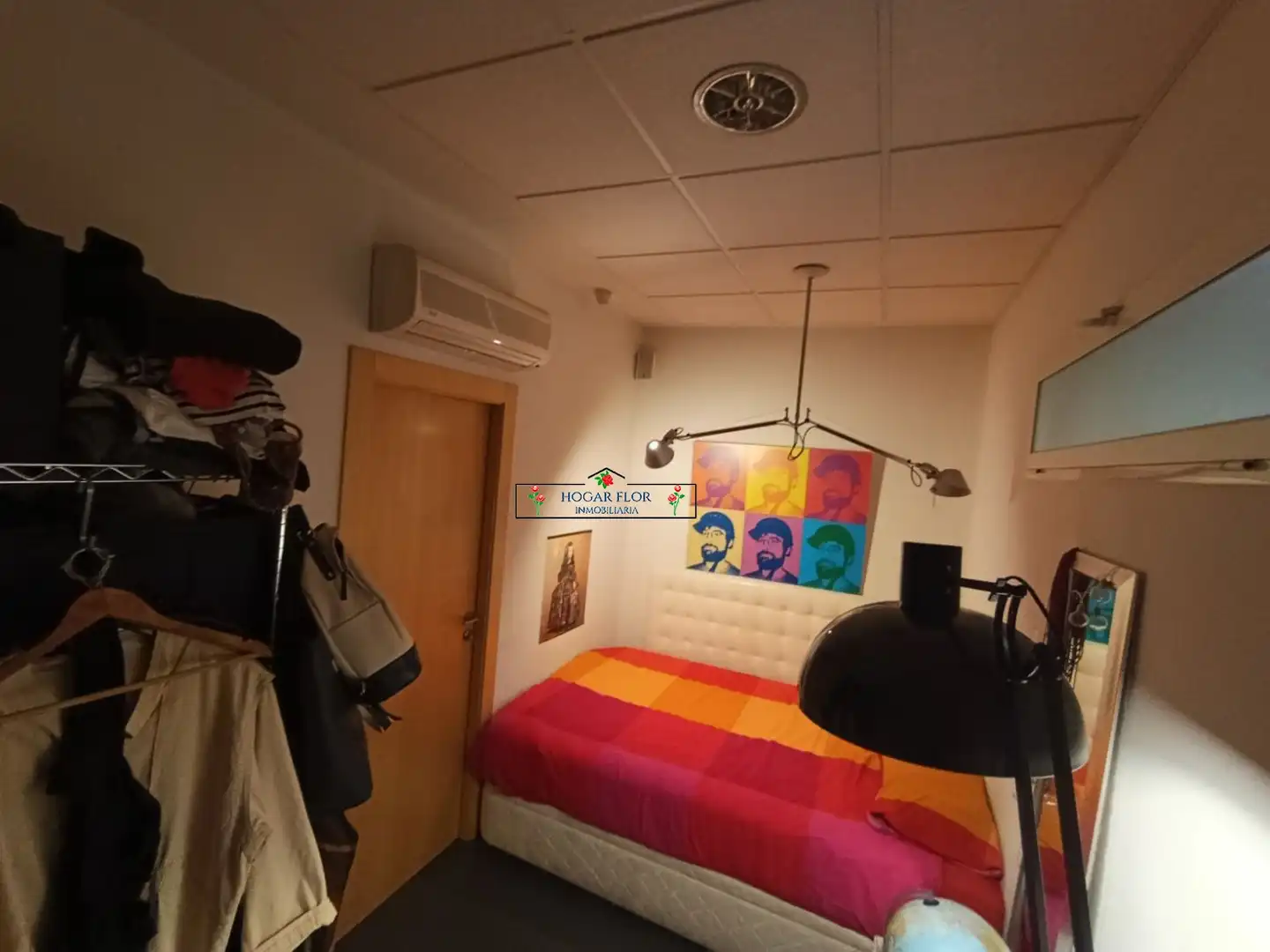 Schlafzimmer von Loft zum Verkauf in Salamanca mit Klimaanlage, Heizung und Möbliert