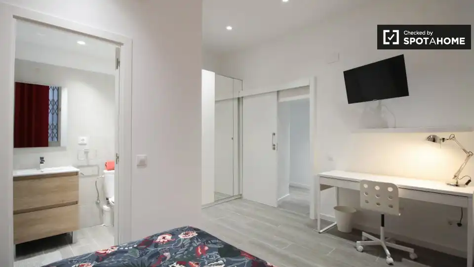 Room in Sant Pere, Sta. Caterina i la Ribera