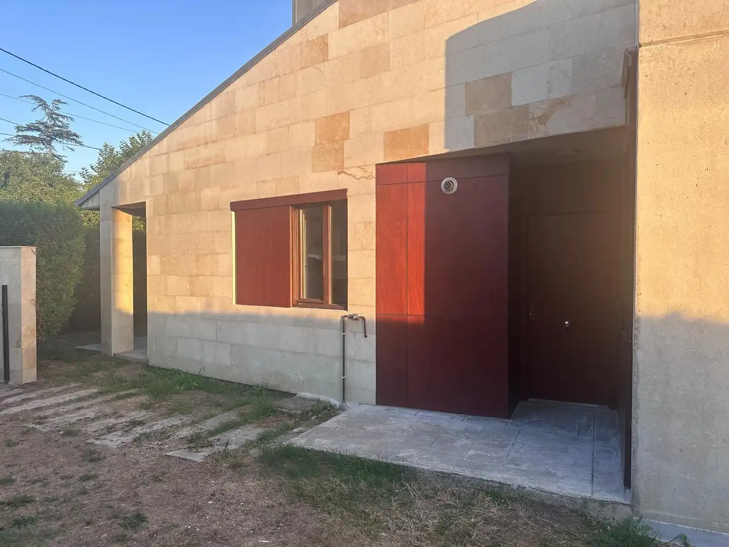 Vista exterior de Casa adosada en venda en Marina de Cudeyo amb Calefacció i Jardí privat