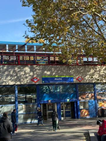 Local comercial en Venta en Calle de Camarena en Aluche