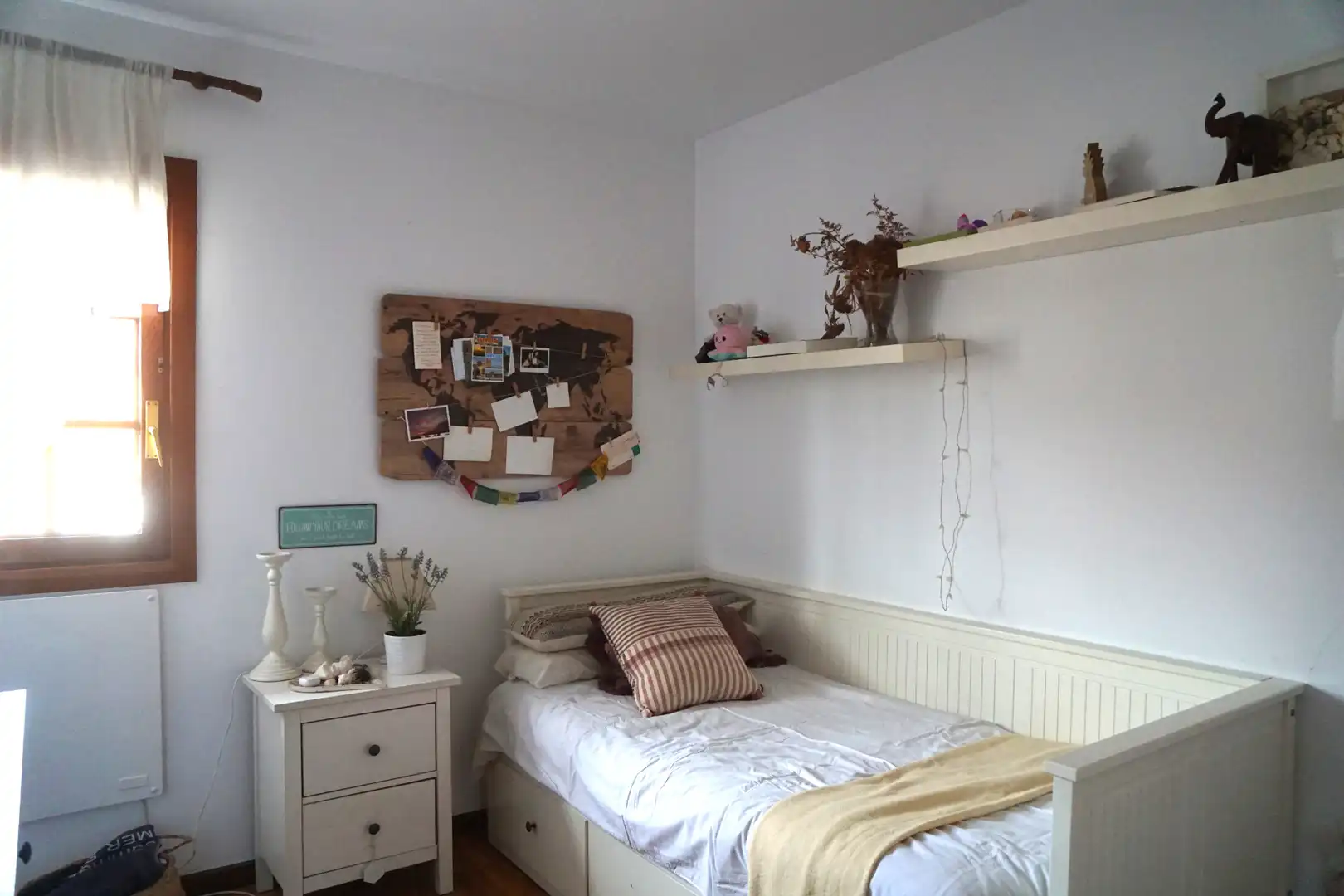 Schlafzimmer von Einfamilien-Reihenhaus zum Verkauf in Badalona mit Klimaanlage, Heizung und Privatgarten