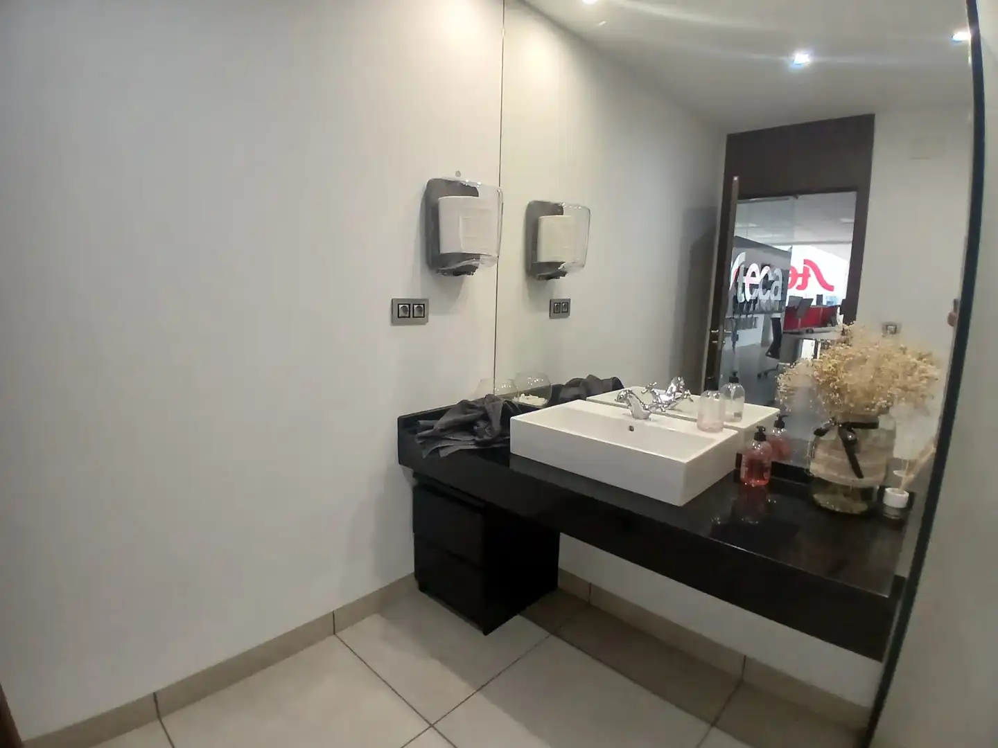 Baño de Oficina de alquiler en Villacañas con Aire acondicionado, Calefacción y Amueblado