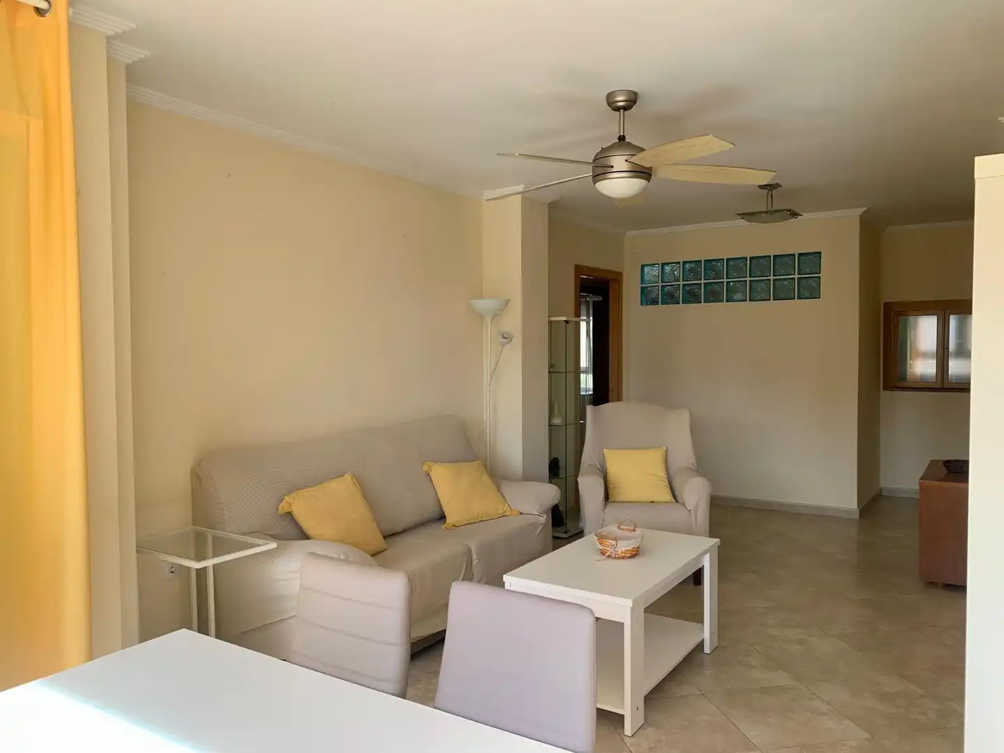 Sala de estar de Apartamento de alquiler en Alicante / Alacant con Terraza, Amueblado y Piscina comunitaria