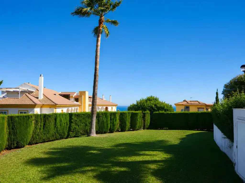 Jardín de Casa adosada en venta en Benalmádena con Aire acondicionado, Jardín privado y Amueblado
