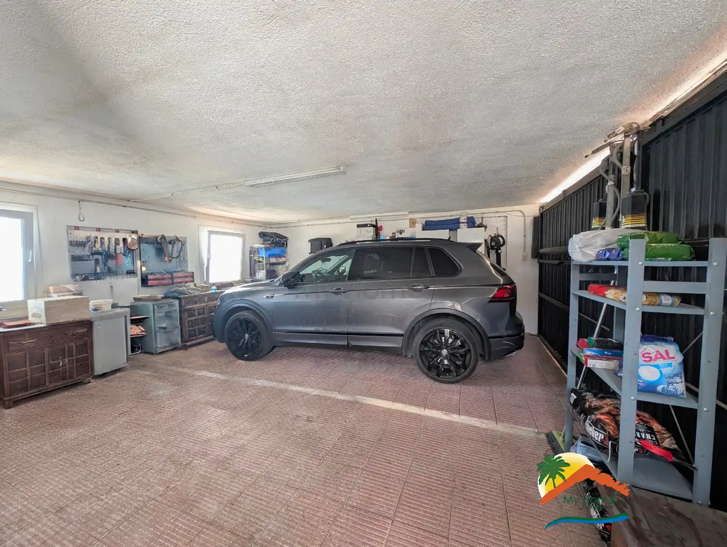 Aparcament de Casa o xalet en venda en Lloret de Mar amb Calefacció, Jardí privat i Terrassa