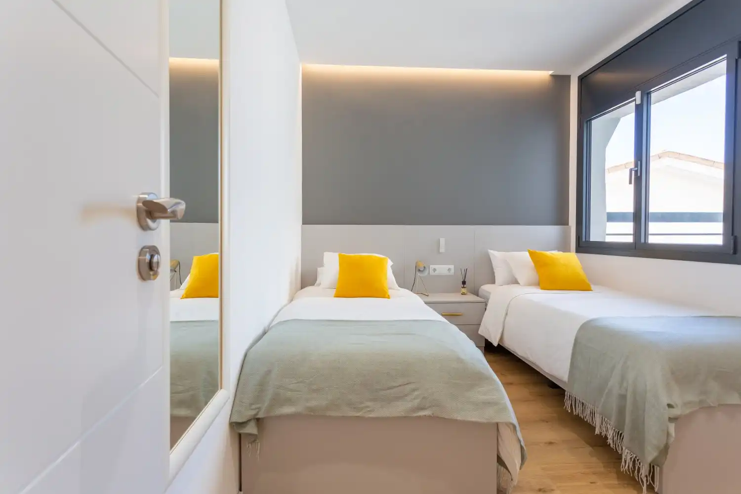 Dormitori de Apartament de lloguer en Castelldefels amb Aire condicionat, Calefacció i Moblat