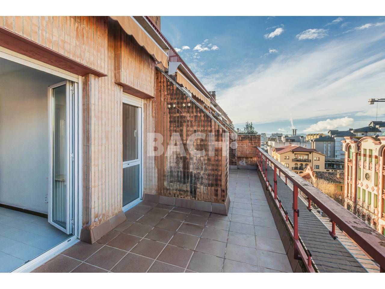 Terrassa de Pis en venda en Vic amb Calefacció, Parquet i Terrassa