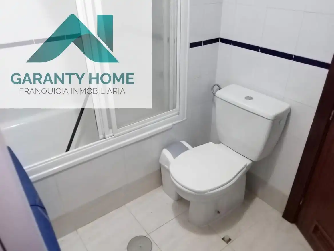 Bathroom of Flat for sale in Jaén  with Heating and Furnished