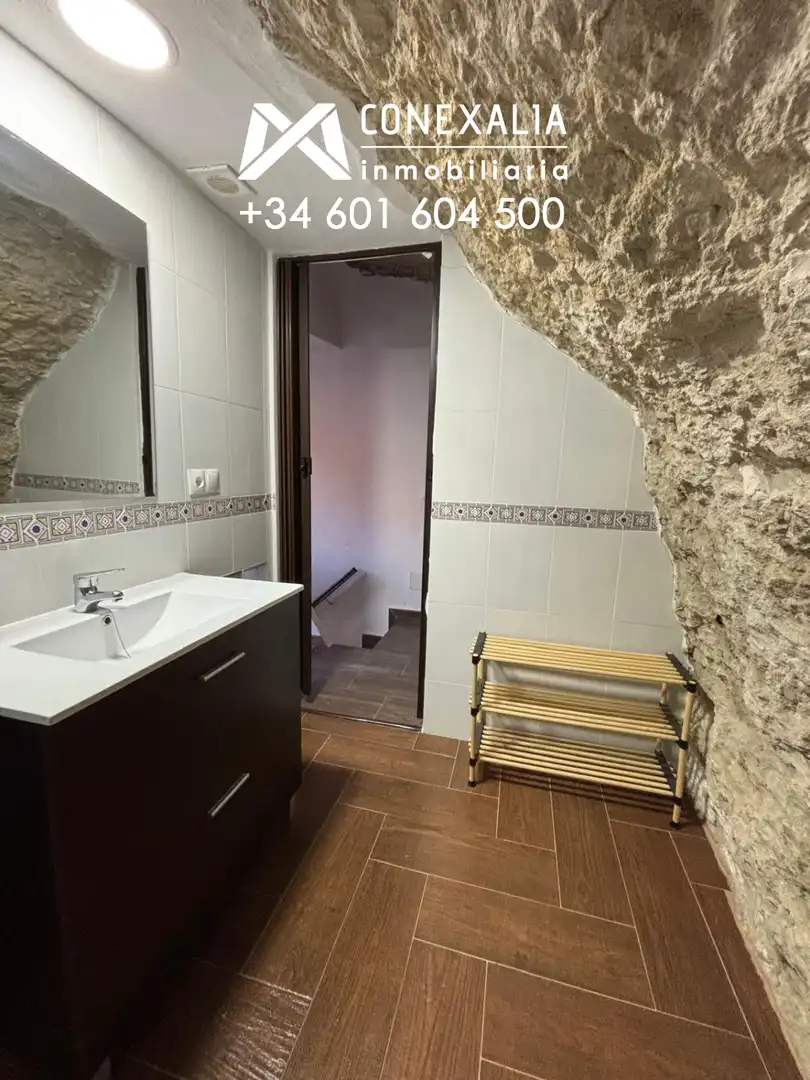 Bathroom of Houses for sale in Setenil de las Bodegas