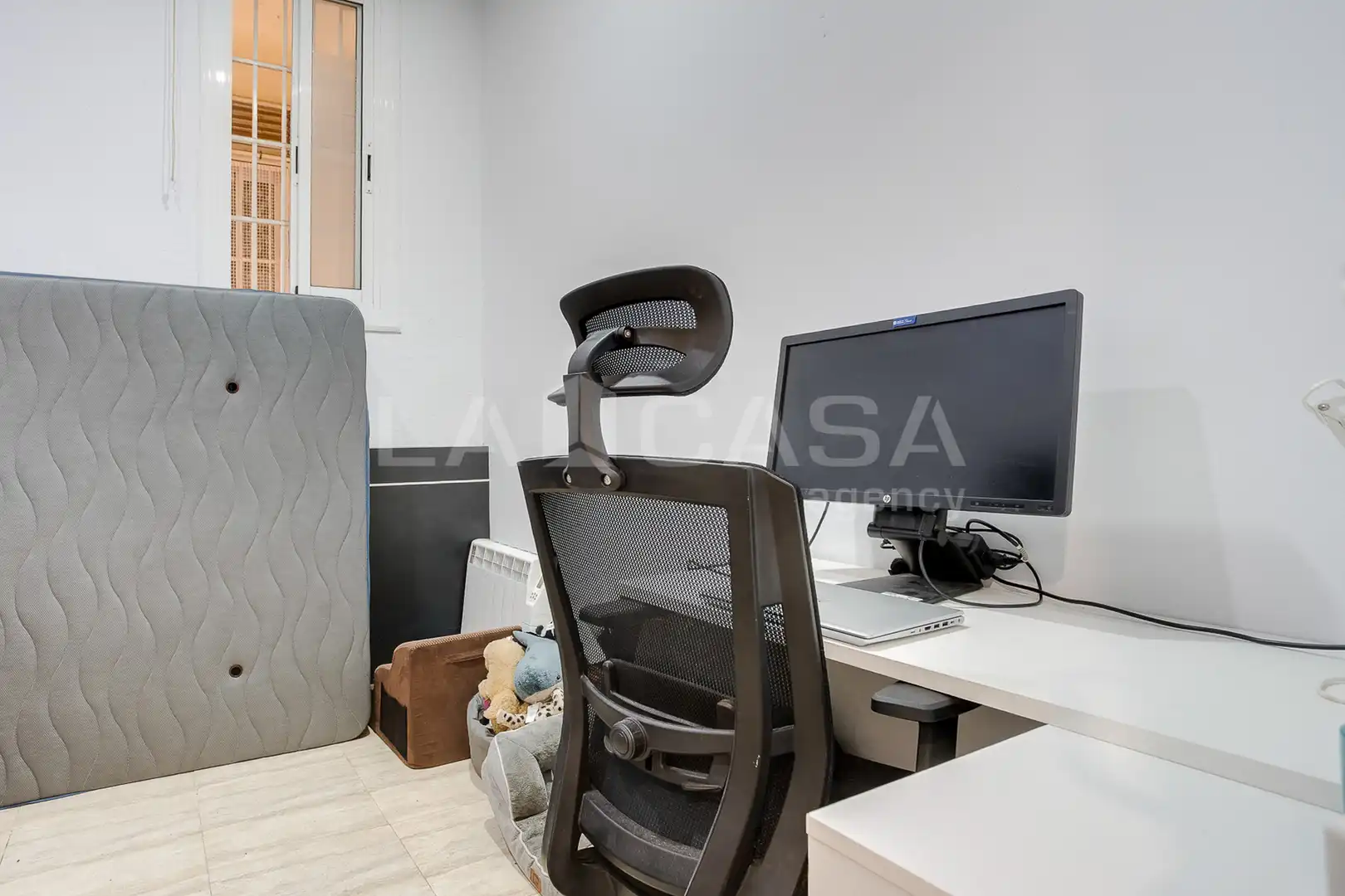 Ground floor for sale in Barcelona  with Heating