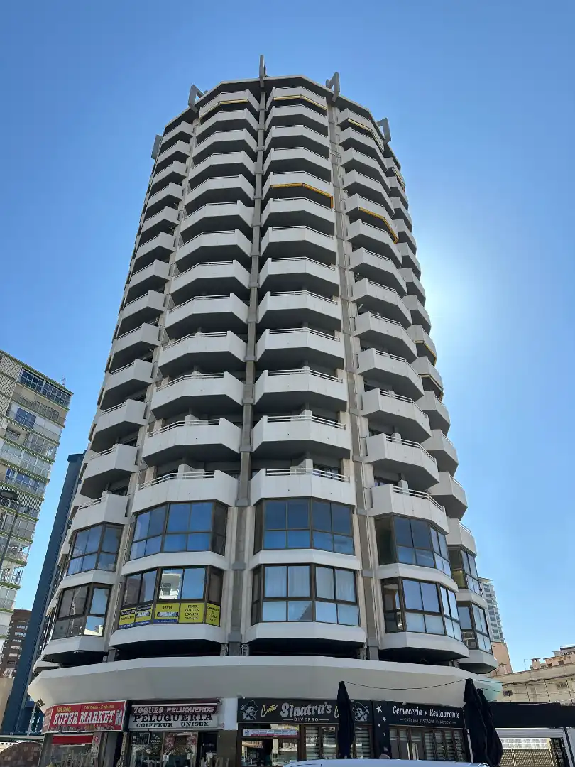 Außenansicht von Wohnung zum Verkauf in Benidorm mit Klimaanlage und Gemeinschaftspool