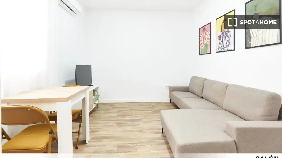 Living room of Flat for share in Sevilla  with Air Conditioner, Heating and Furnished